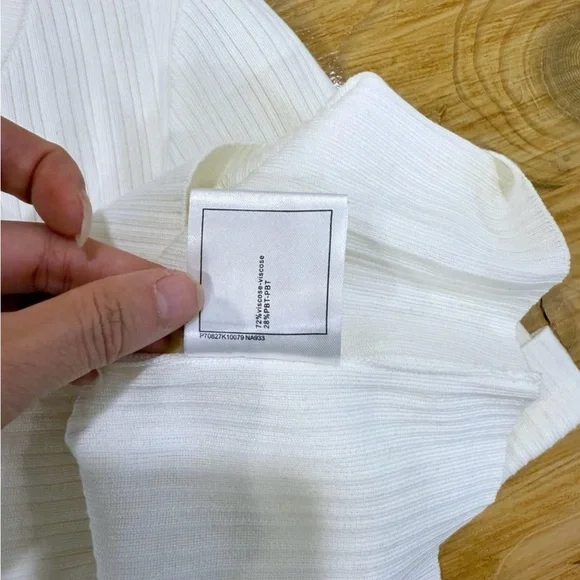 Chanel White Short Sleeved CC Logo
See Thru Ribbed Sweater 36 S XS - Picture 6 of 8